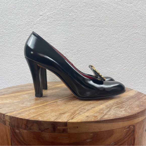 Vintage l 70s 7M YSL Paris Tailored Black Patent Leather Gold Chain Buckle Heels - Picture 3 of 15